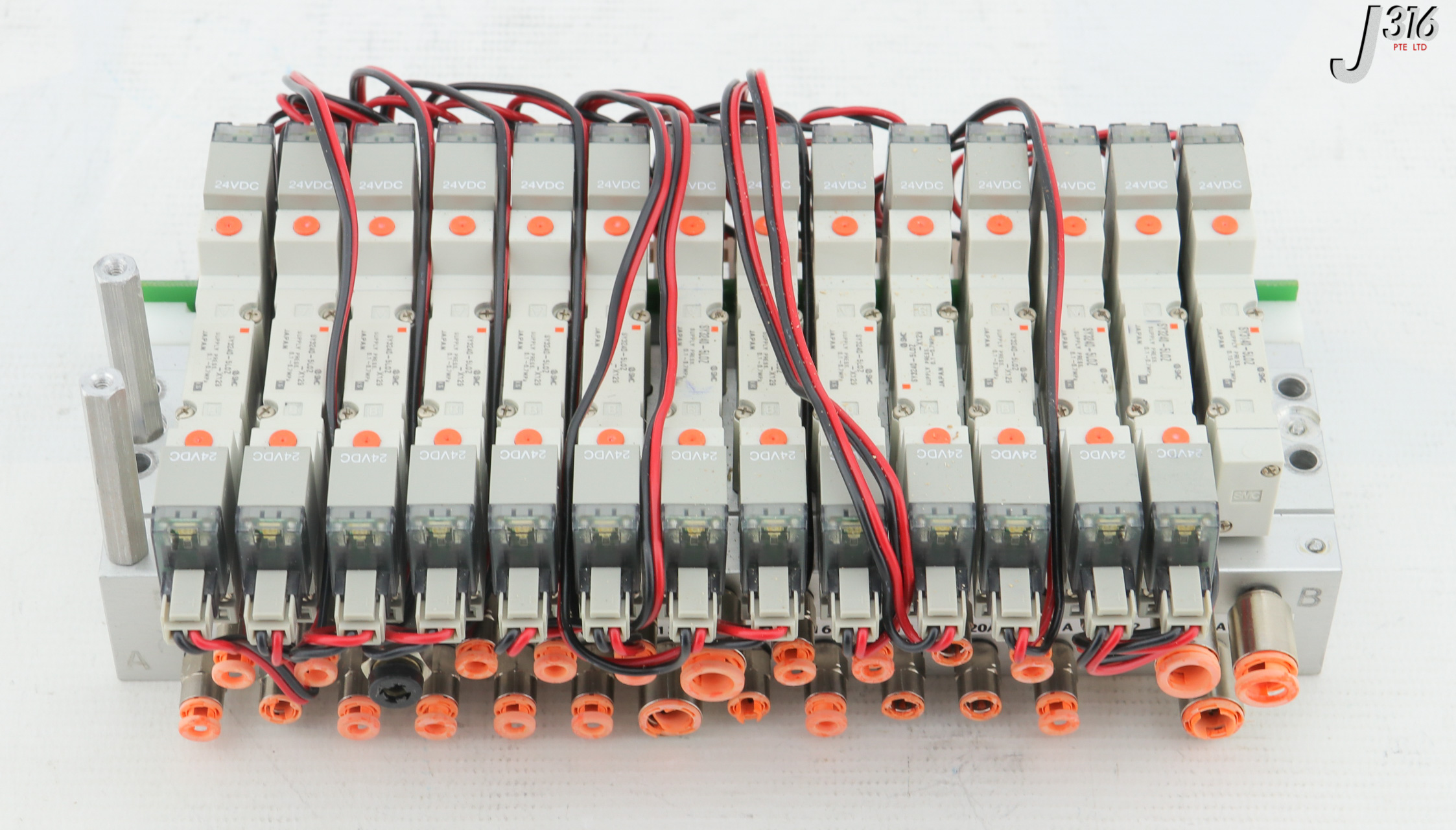 32845 SMC 14-SLOT PNEU MANF, CHAMBER PNEUMATIC, HDPCVD, AMAT 0190